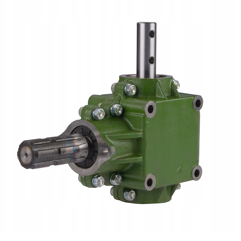 Das Kegelradgetriebe in einem Gusseisengehäuse für den Düngerstreuer. Übersetzungsverhältnis 1:1 Zapfwellenleistung