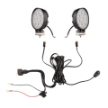 Zwei LED Arbeitsscheinwerfer 1280 LM 24W, Anzahl der LED-Dioden: 9, licht: fokussiert. Im Set mit Kabelbaum